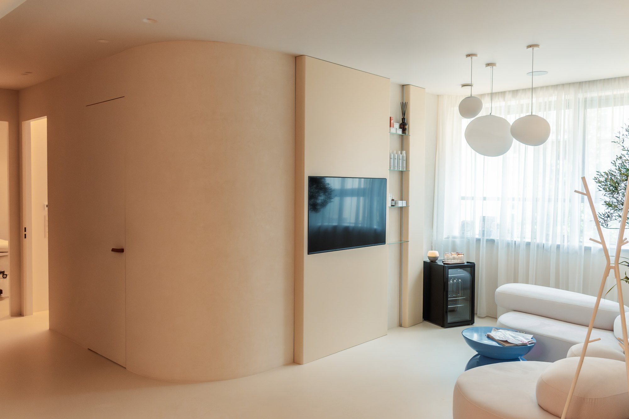Beauty Lab | Bavlna | Laminát DTD & Lakovaná MDF | Bratislava — fotka 2