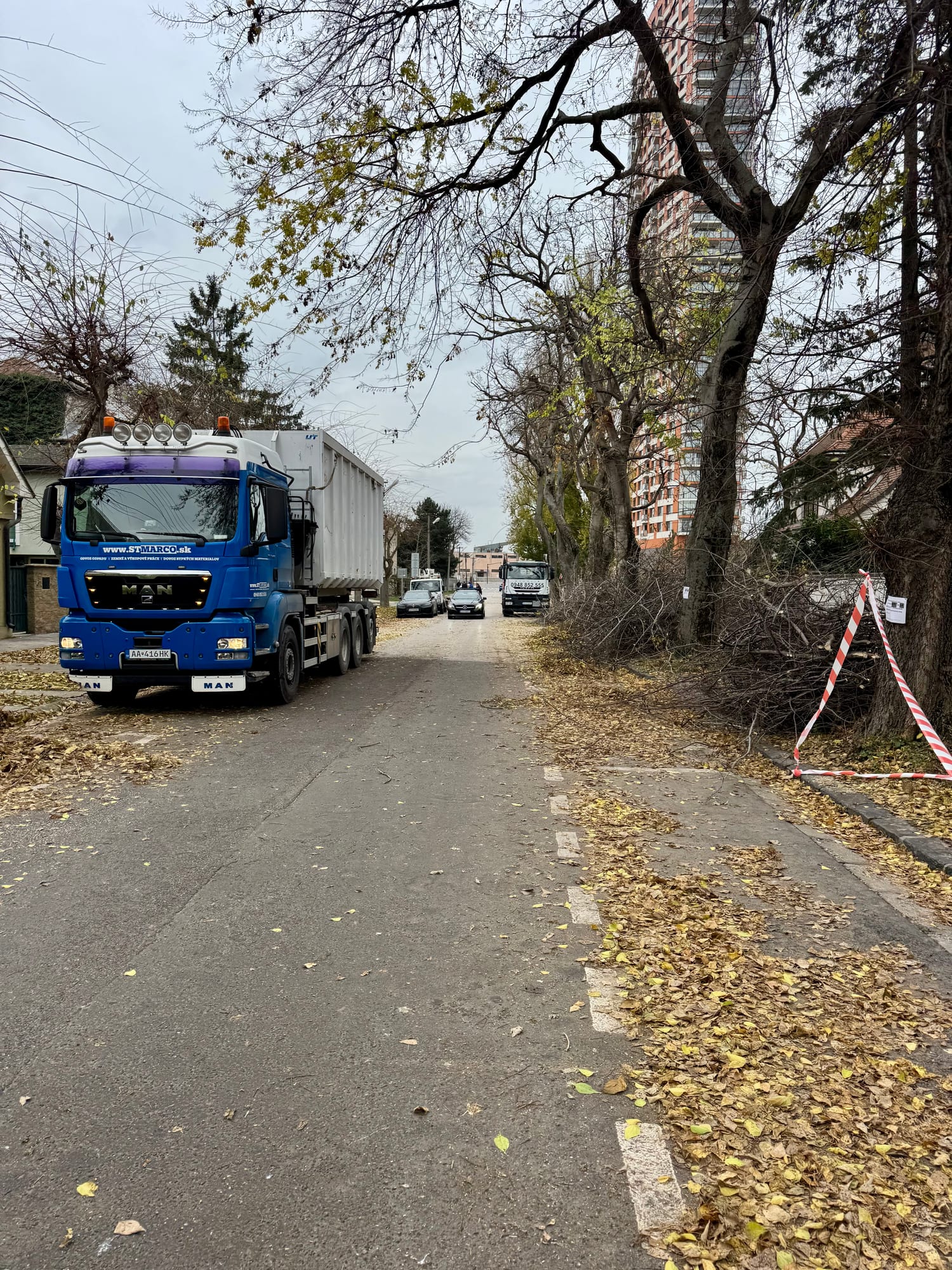 Nákladné auto St. Marco s kontajnerom v uliciach