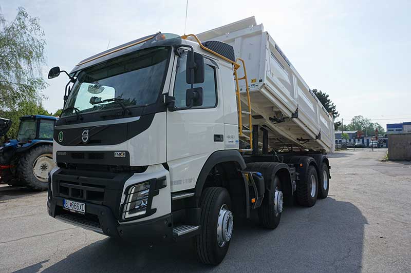 Trojstranný sklápač Volvo FMX 460 s nosnosťou nákladu 18,5 t