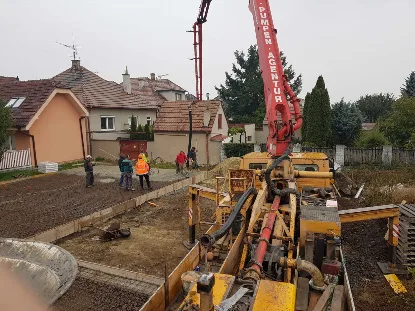 Betonáž základov rodinného domu v Chorvátskom Grobe