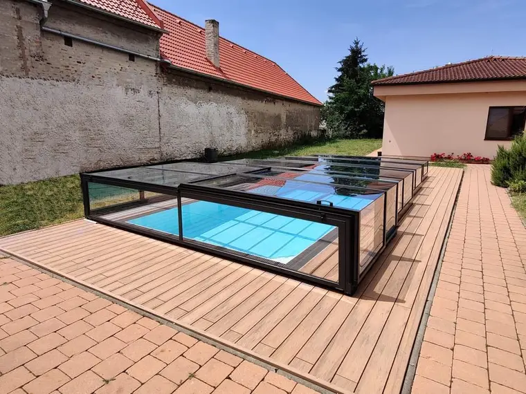 Terasa pri zastrešení bazéna